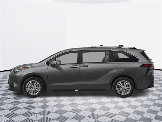 2025 Toyota Sienna Platinum photo 3