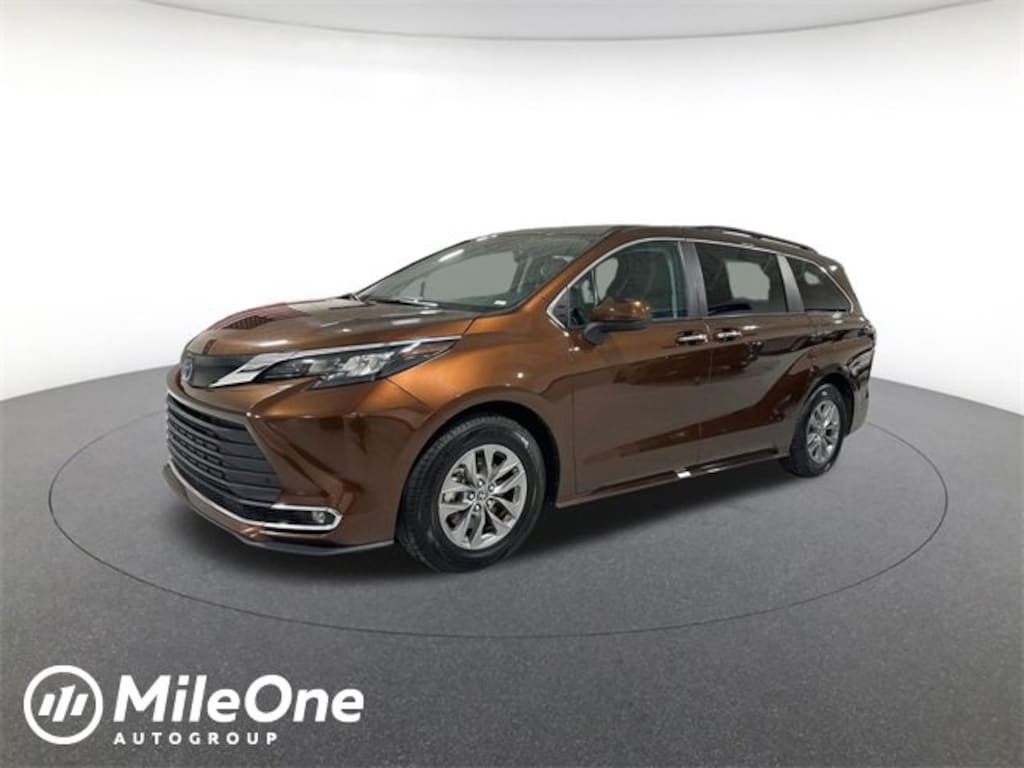 Used 2024 Toyota Sienna XLE Passenger Van