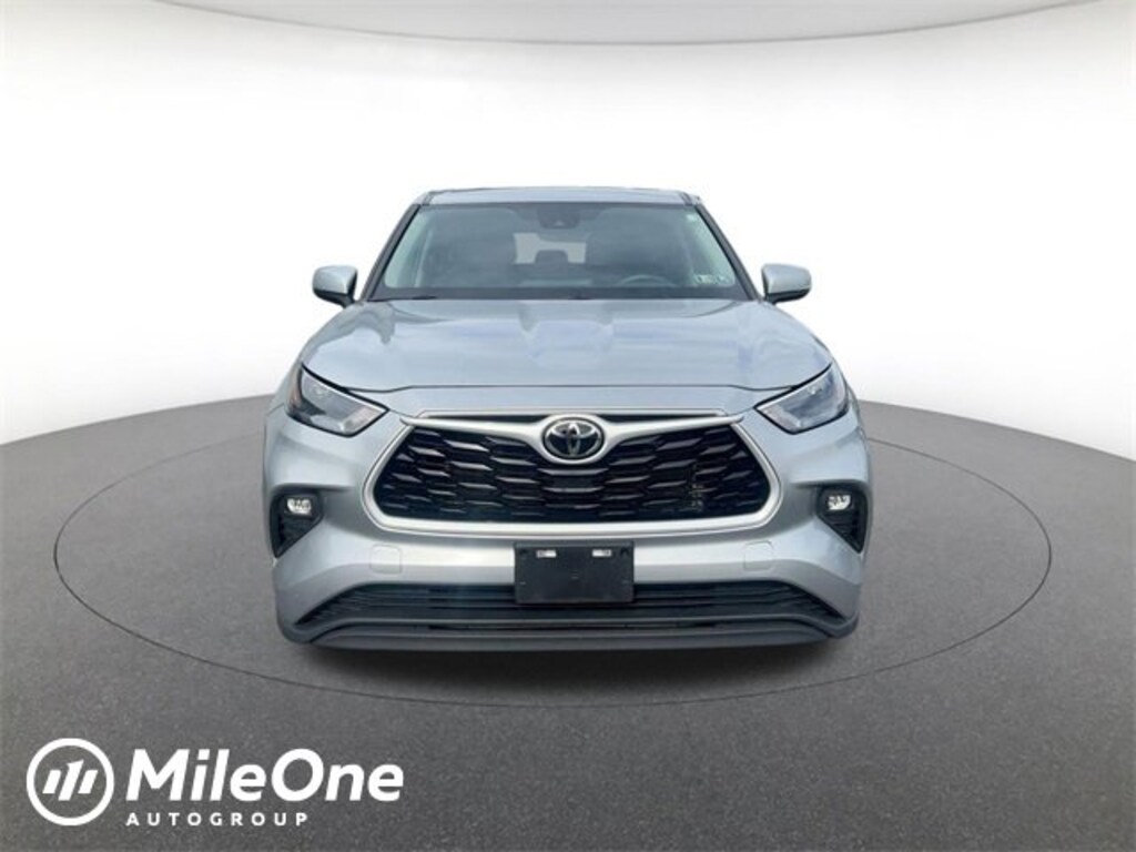 Used 2024 Toyota Highlander LE Sport Utility