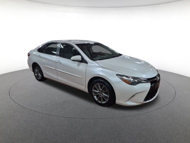 Used 2015 Toyota Camry SE Sedan