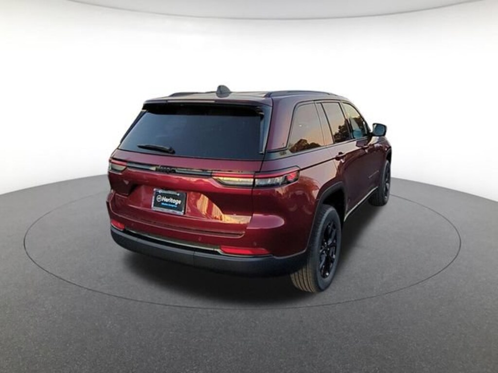 Used 2025 Jeep Grand Cherokee Altitude X Sport Utility