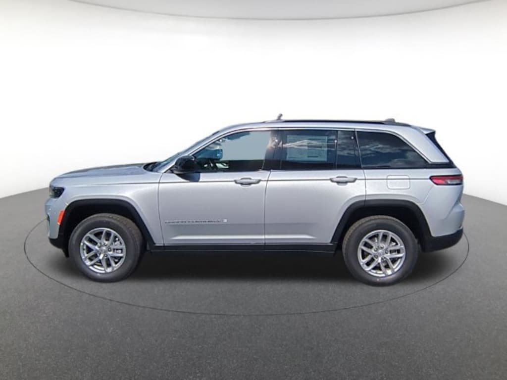 Used 2025 Jeep Grand Cherokee Laredo X Sport Utility