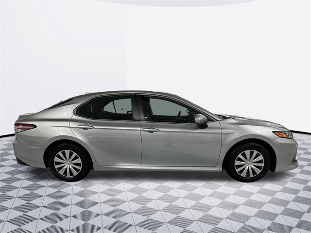 2022 Toyota Camry Hybrid LE photo 4