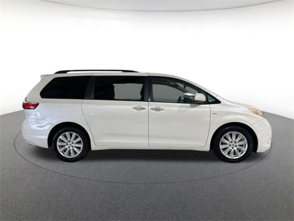 Used 2017 Toyota Sienna XLE Passenger Van