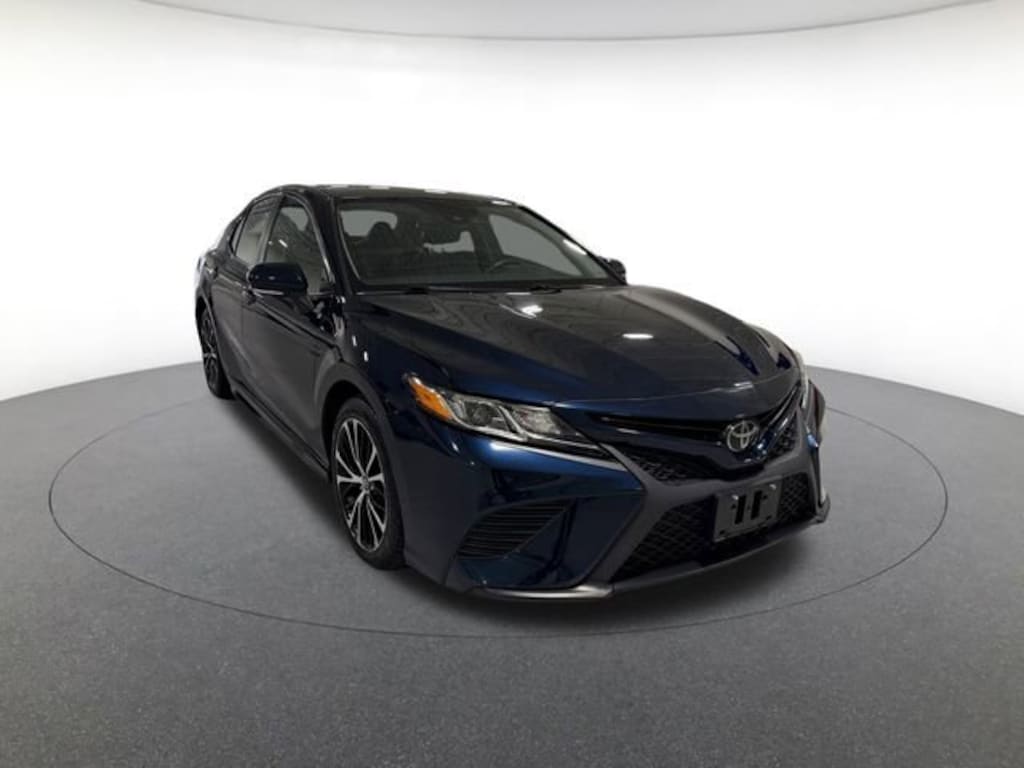 Used 2019 Toyota Camry SE Sedan