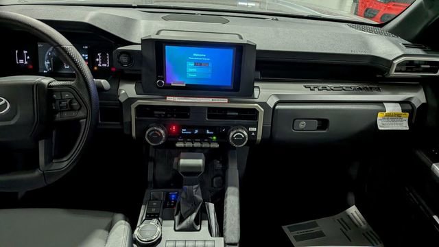 2025 Toyota Tacoma SR5 - Photo 9
