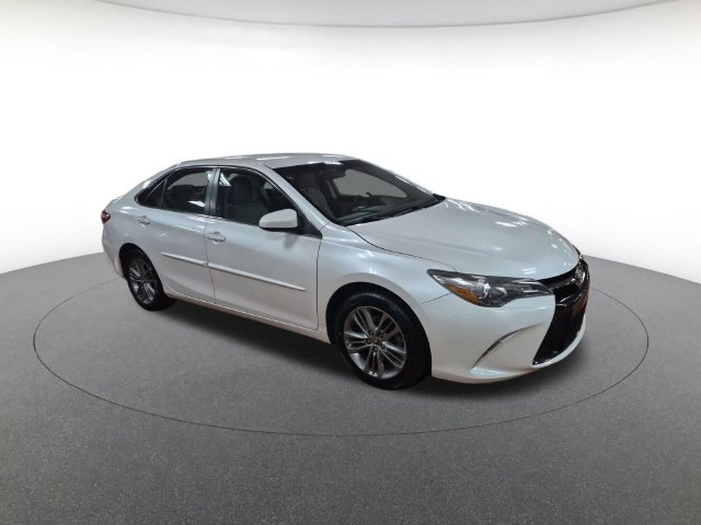 Used 2015 Toyota Camry SE Sedan