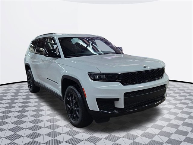 2024 Jeep Grand Cherokee Altitude photo 3