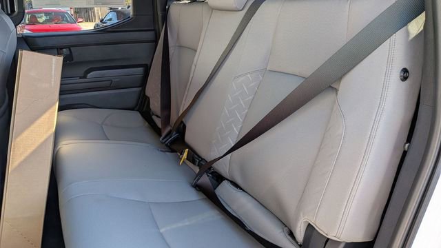 2025 Toyota Tacoma SR5 - Photo 10