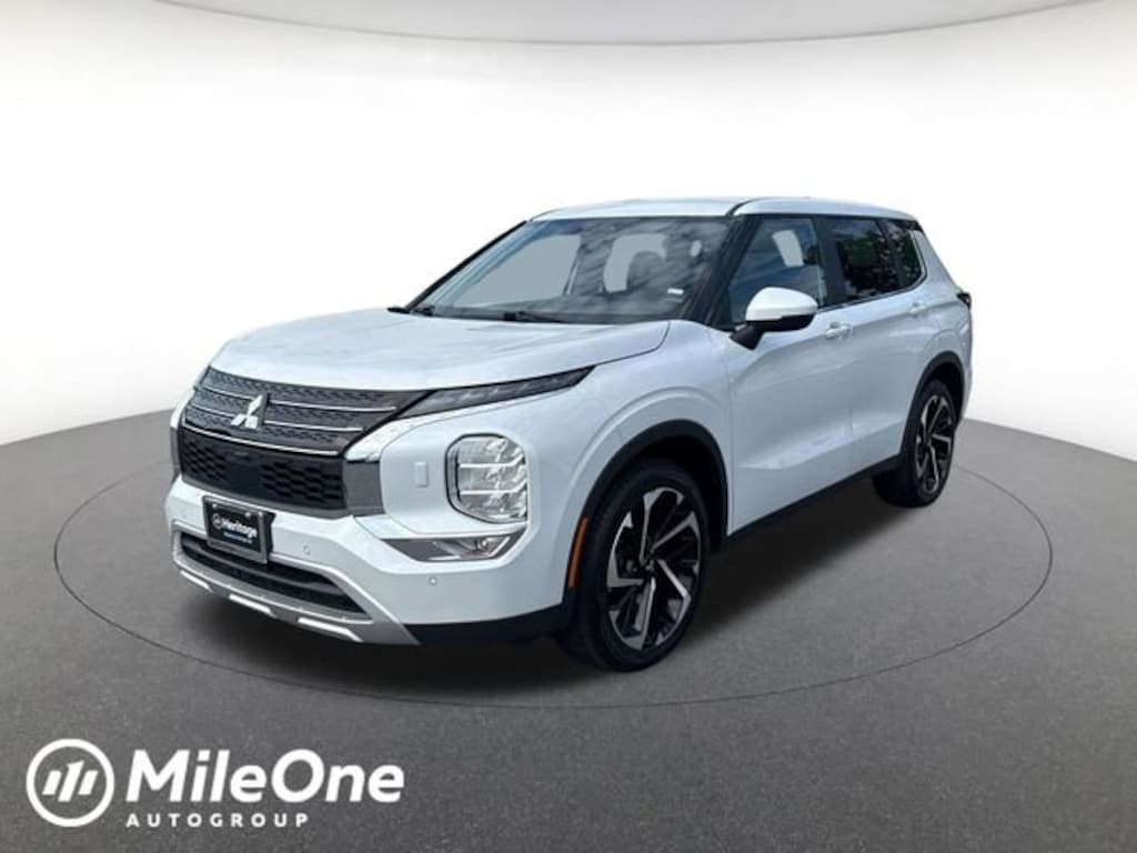 Used 2024 Mitsubishi Outlander SE Sport Utility