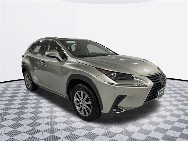 2019 Lexus NX 300h Luxury photo 3