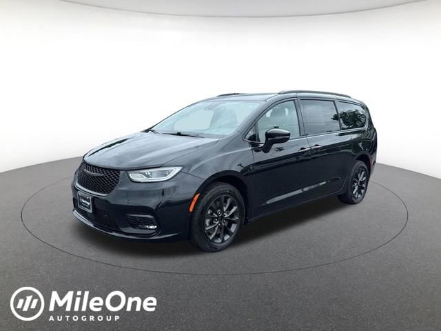 2021 Chrysler Pacifica Limited's photo