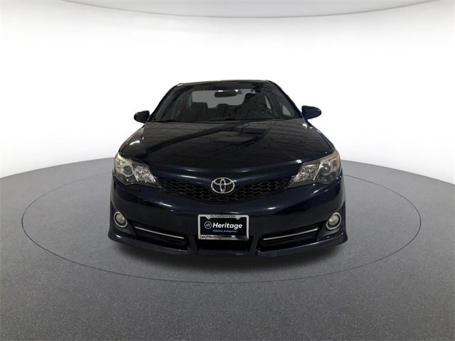 2014 Toyota Camry SE photo 2