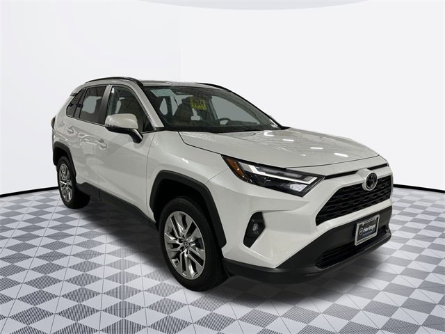 2024 Toyota RAV4 XLE Premium photo 3