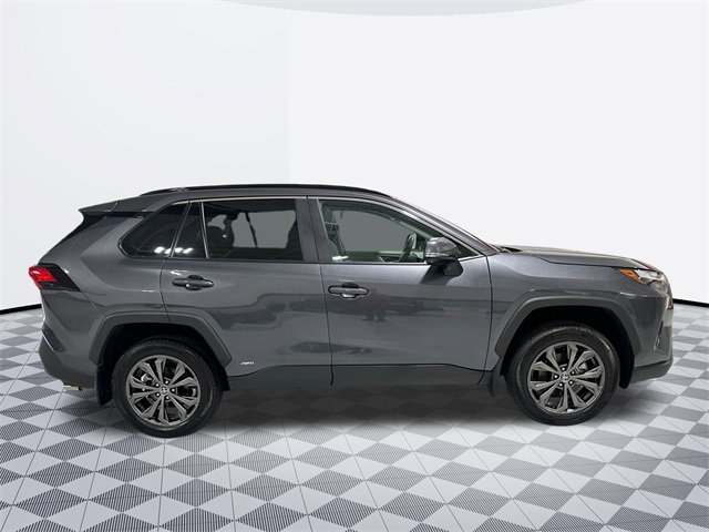 2025 Toyota RAV4 Hybrid XLE Premium photo 4