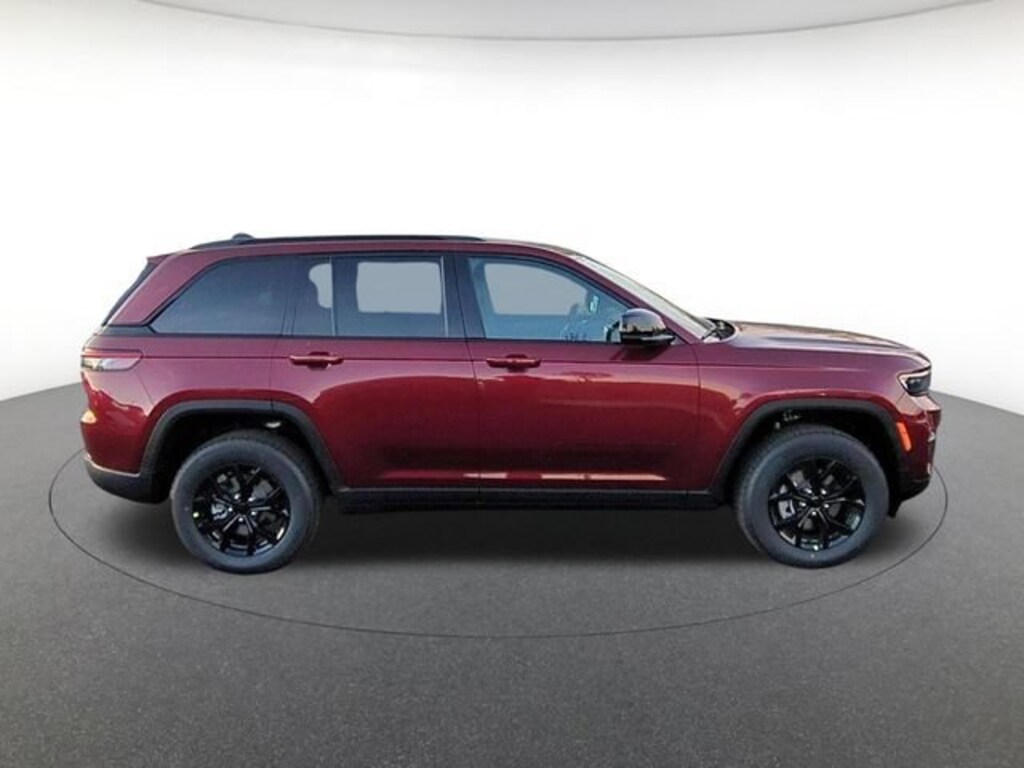 Used 2025 Jeep Grand Cherokee Altitude X Sport Utility