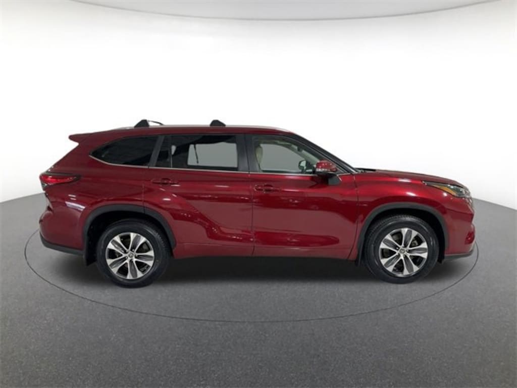 Used 2023 Toyota Highlander XLE Sport Utility