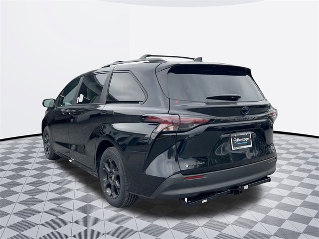 2025 Toyota Sienna Woodland Edition photo 3