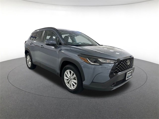 2022 Toyota Corolla Cross LE photo 3
