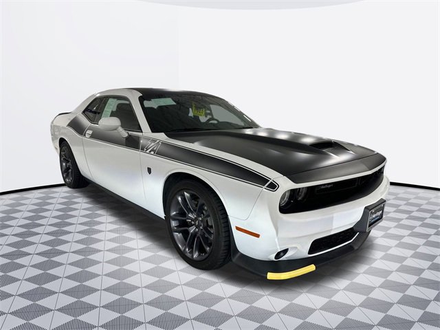 2023 Dodge Challenger R/T photo 3