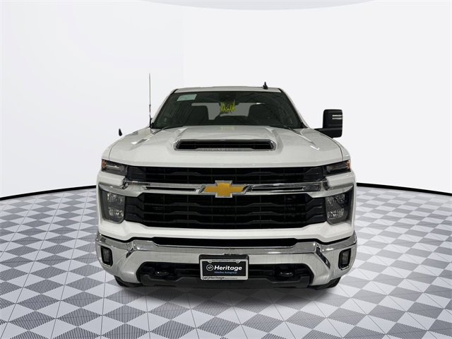 2024 Chevrolet Silverado 2500HD LT photo 2