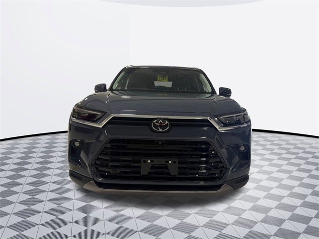 2024 Toyota Highlander Hybrid Limited photo 2