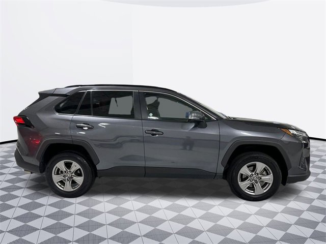 2024 Toyota RAV4 Hybrid XLE photo 3