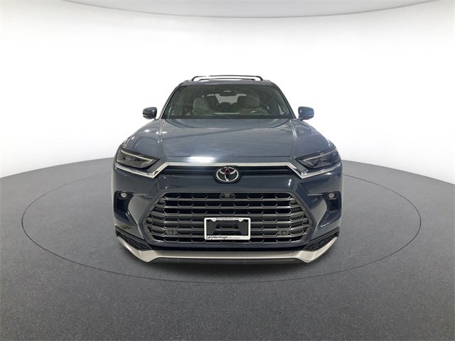 2024 Toyota Highlander Hybrid Platinum photo 2