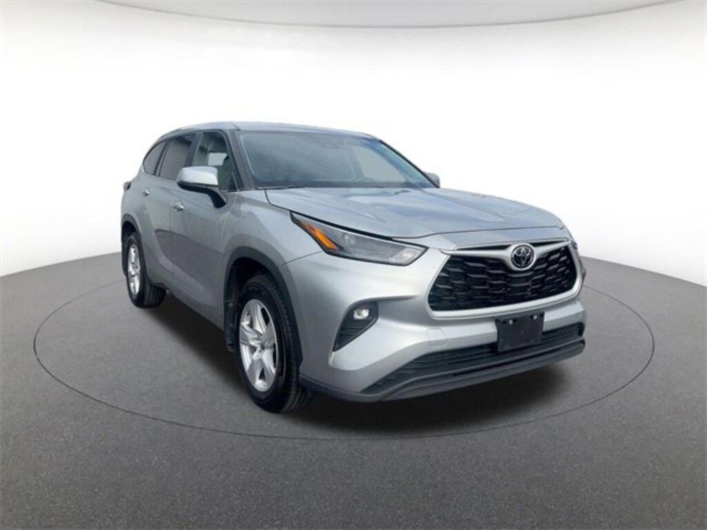 Used 2024 Toyota Highlander LE Sport Utility