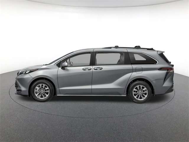 2026 Toyota Sienna LE photo 2