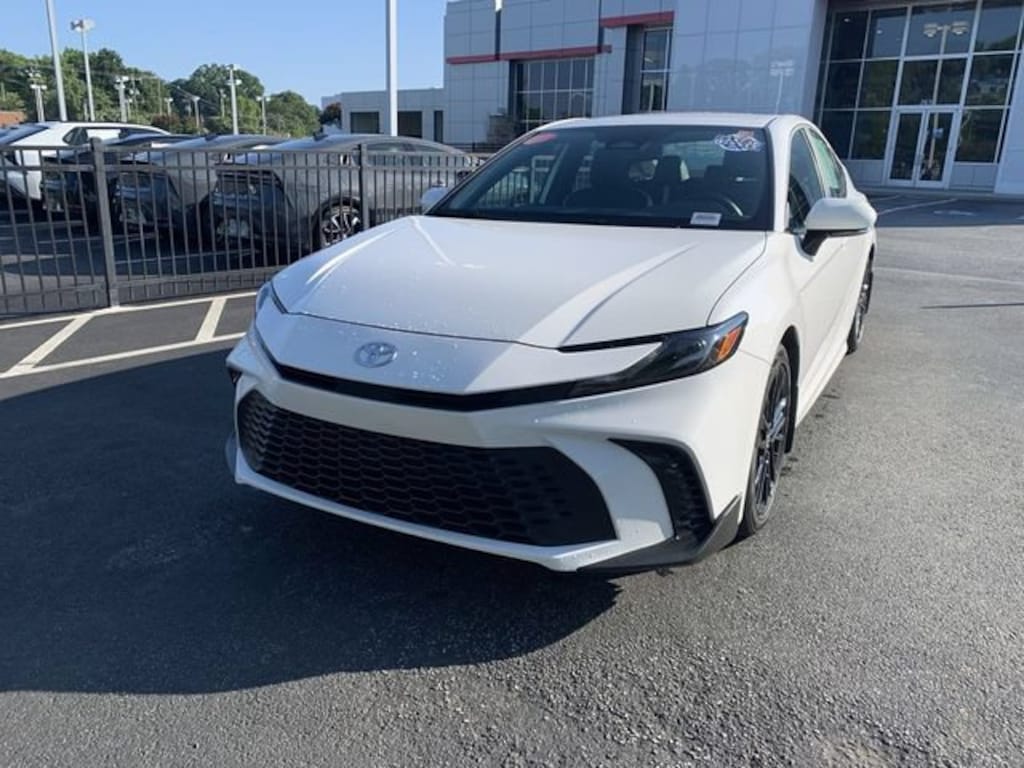 Used 2025 Toyota Camry SE Sedan