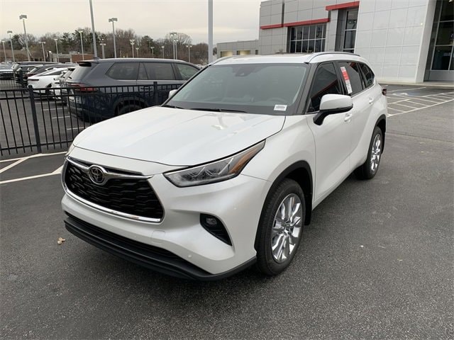 2026 Toyota Highlander Limited's photo