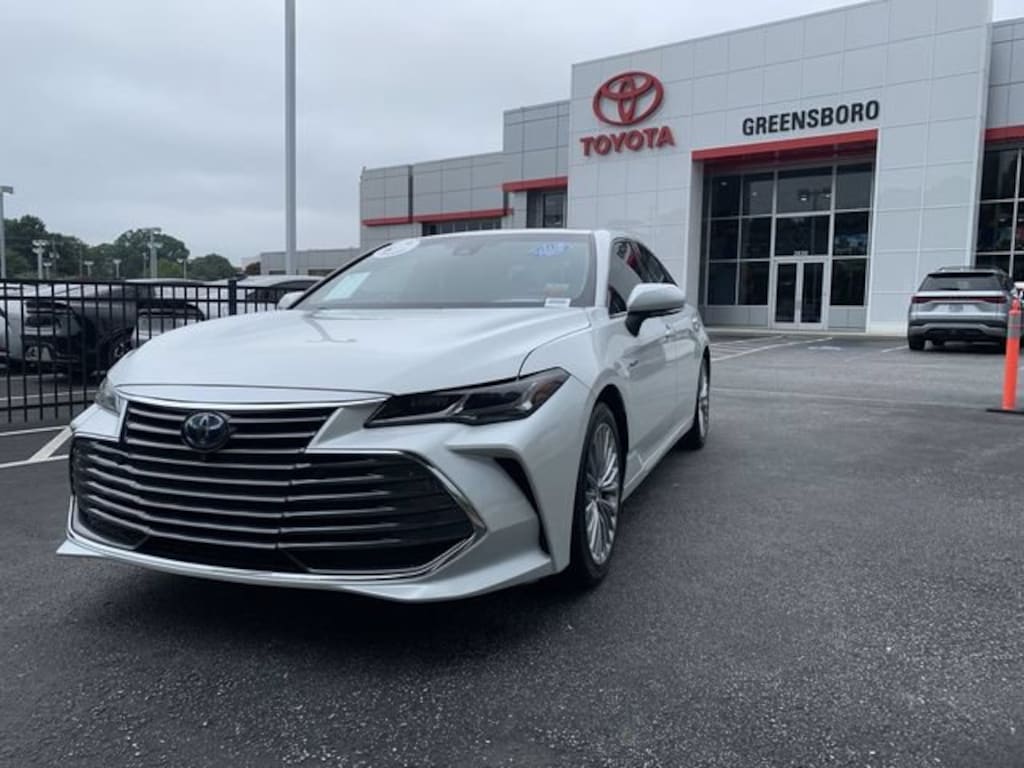 Used 2021 Toyota Avalon Hybrid Limited Sedan