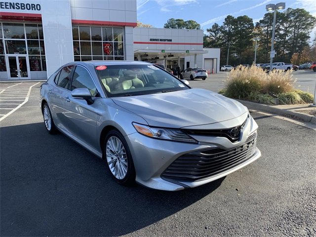 2018 Toyota Camry LE photo 2