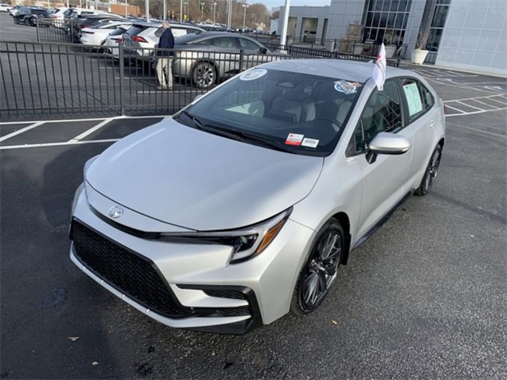 Used 2025 Toyota Corolla SE Sedan