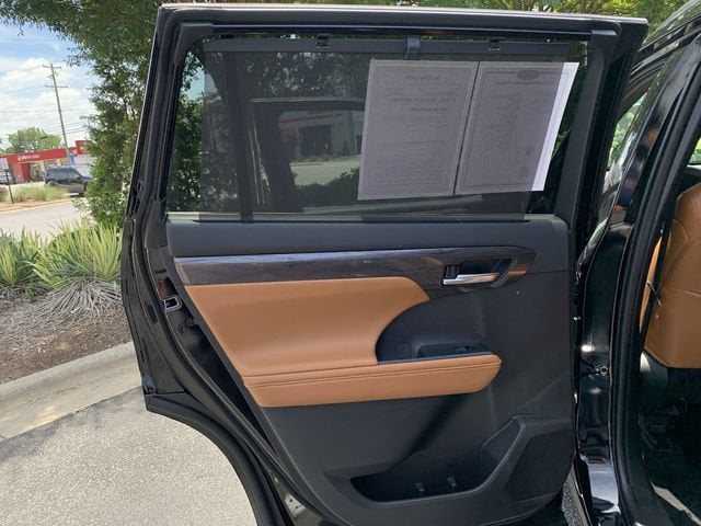 2025 Toyota Highlander Platinum - Photo 15