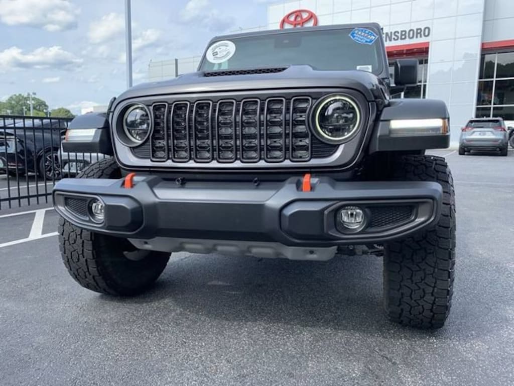Used 2024 Jeep Gladiator Mojave Truck