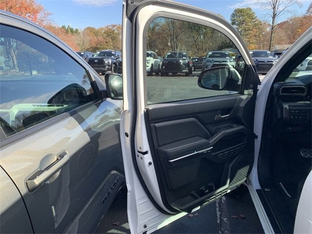 2025 Toyota Tacoma TRD Sport - Photo 9