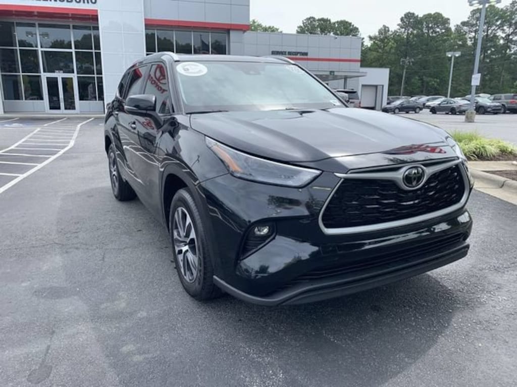 Used 2024 Toyota Highlander XLE Sport Utility