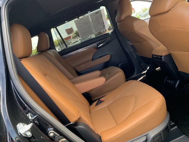2025 Toyota Highlander Platinum - Photo 12