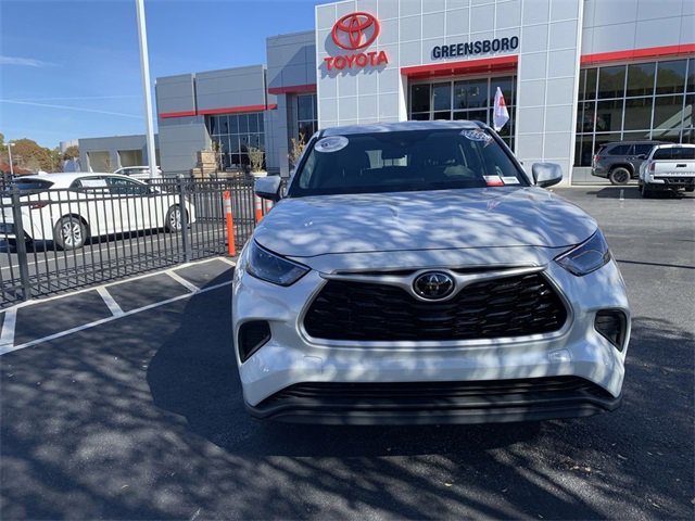 2023 Toyota Highlander L photo 2