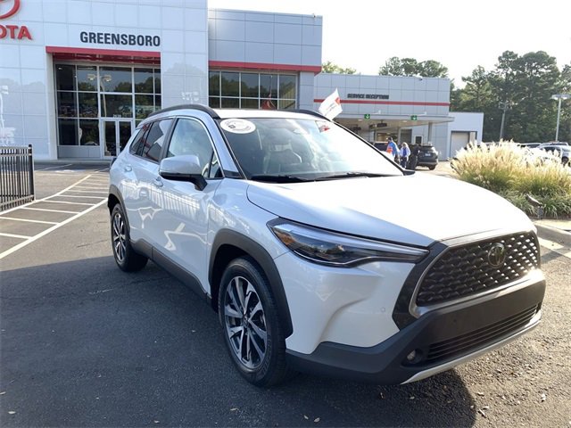 2023 Toyota Corolla Cross XLE photo 2