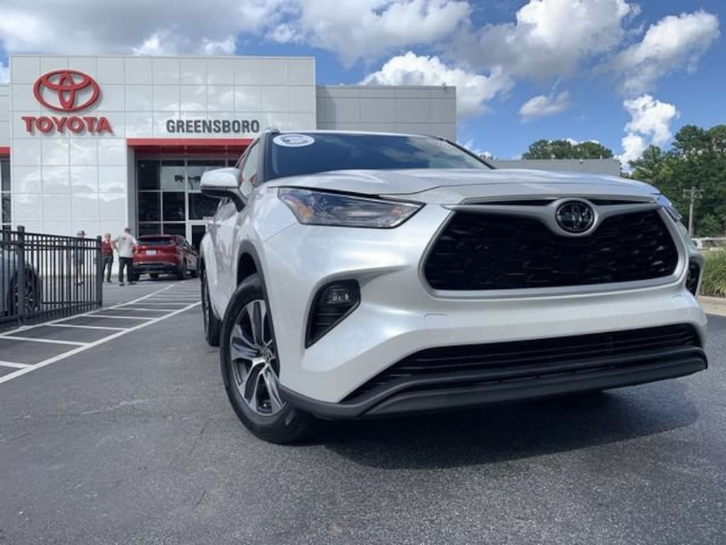 Used 2025 Toyota Highlander XLE Sport Utility