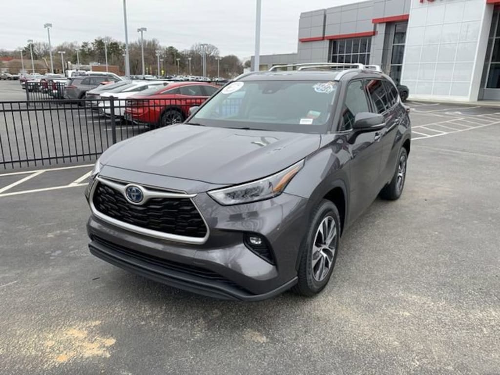 Used 2022 Toyota Highlander Hybrid XLE Sport Utility