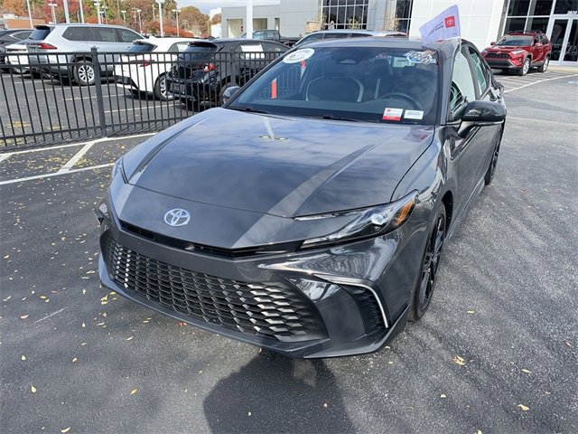 2025 Toyota Camry SE photo 3