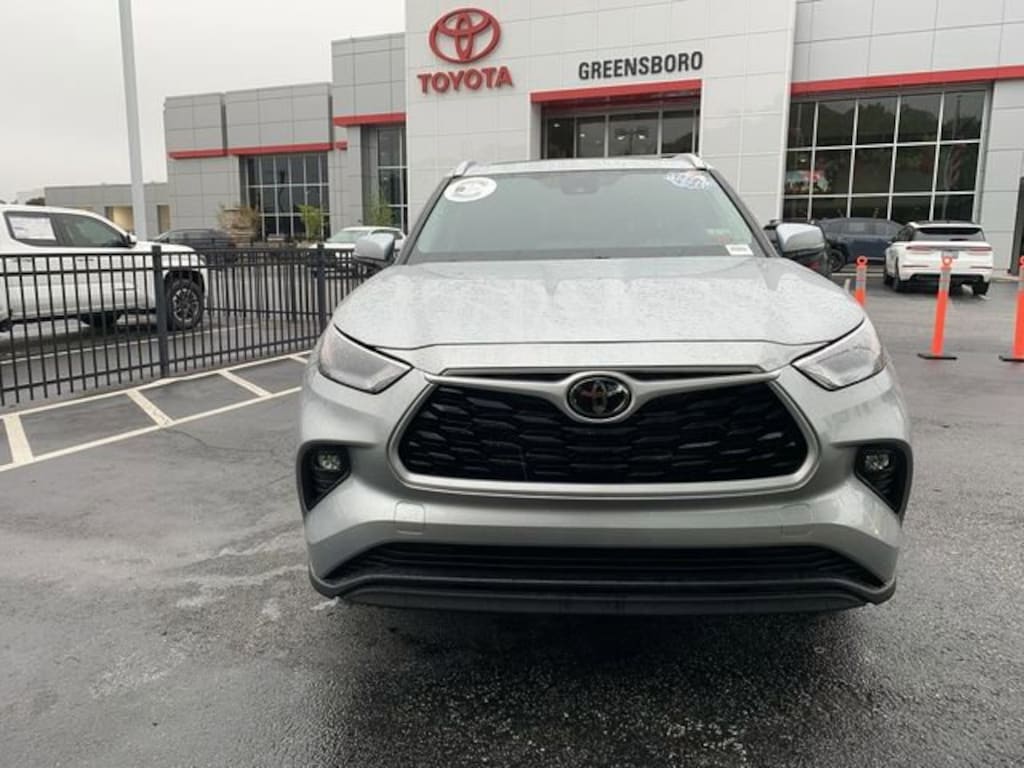 Used 2025 Toyota Highlander Hybrid XLE Sport Utility