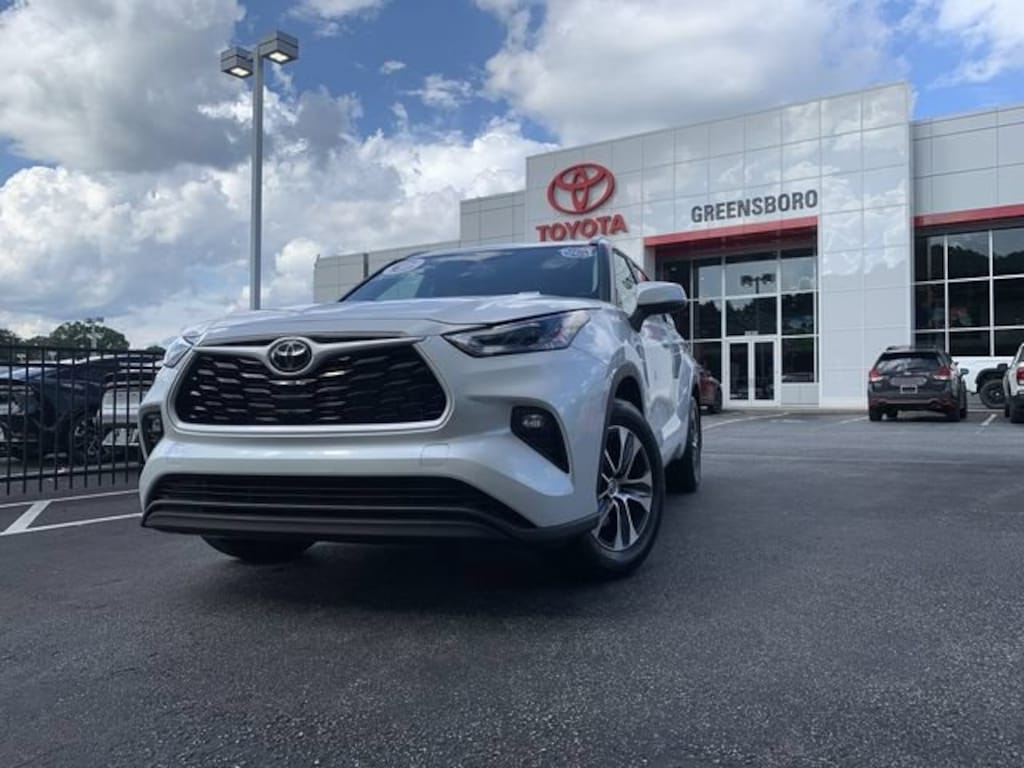 Used 2025 Toyota Highlander XLE Sport Utility
