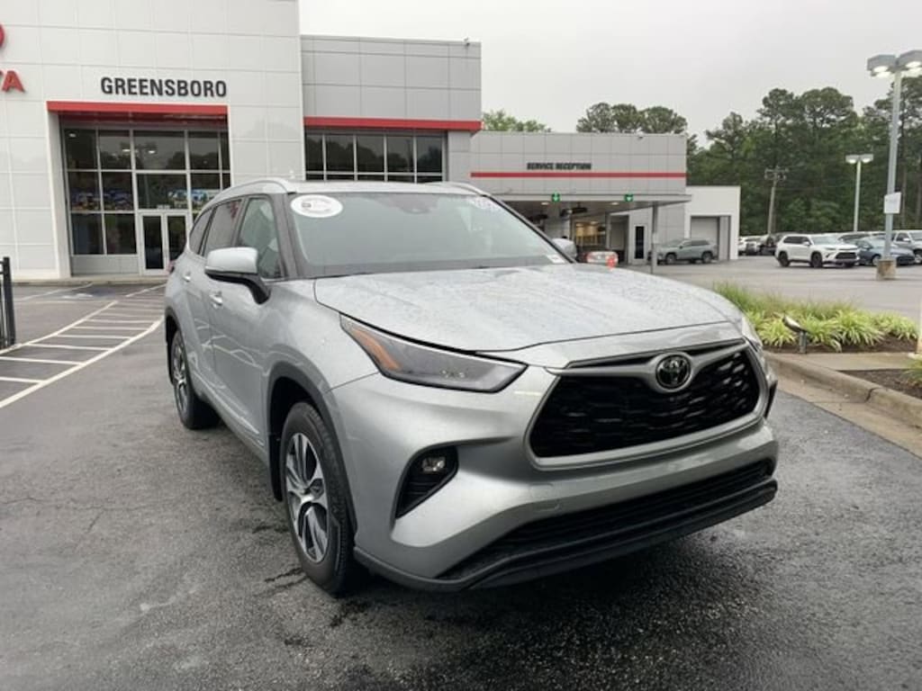 Used 2025 Toyota Highlander Hybrid XLE Sport Utility