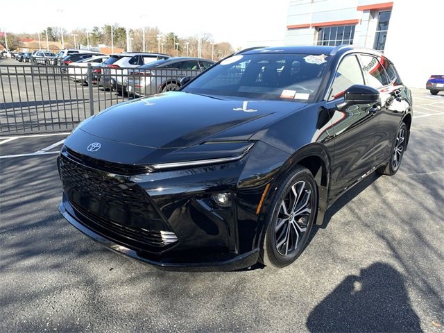 2025 Toyota Crown Signia XLE photo 3