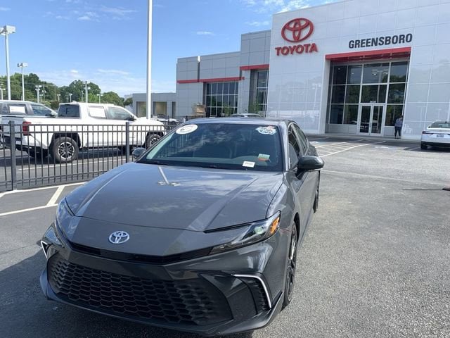 2026 Toyota Camry SE Hybrid's photo